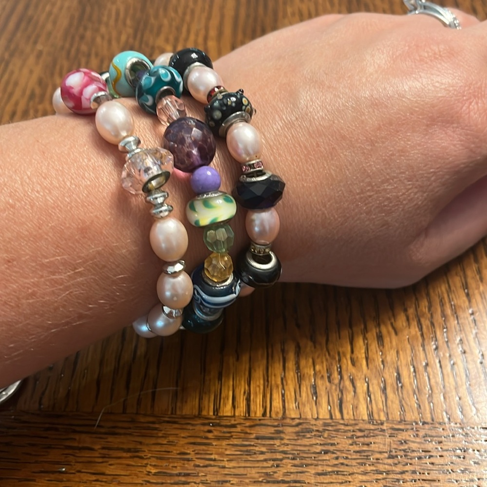 Lot of Multi-Color Beaded Bracelet Set - Picture 2 of 3